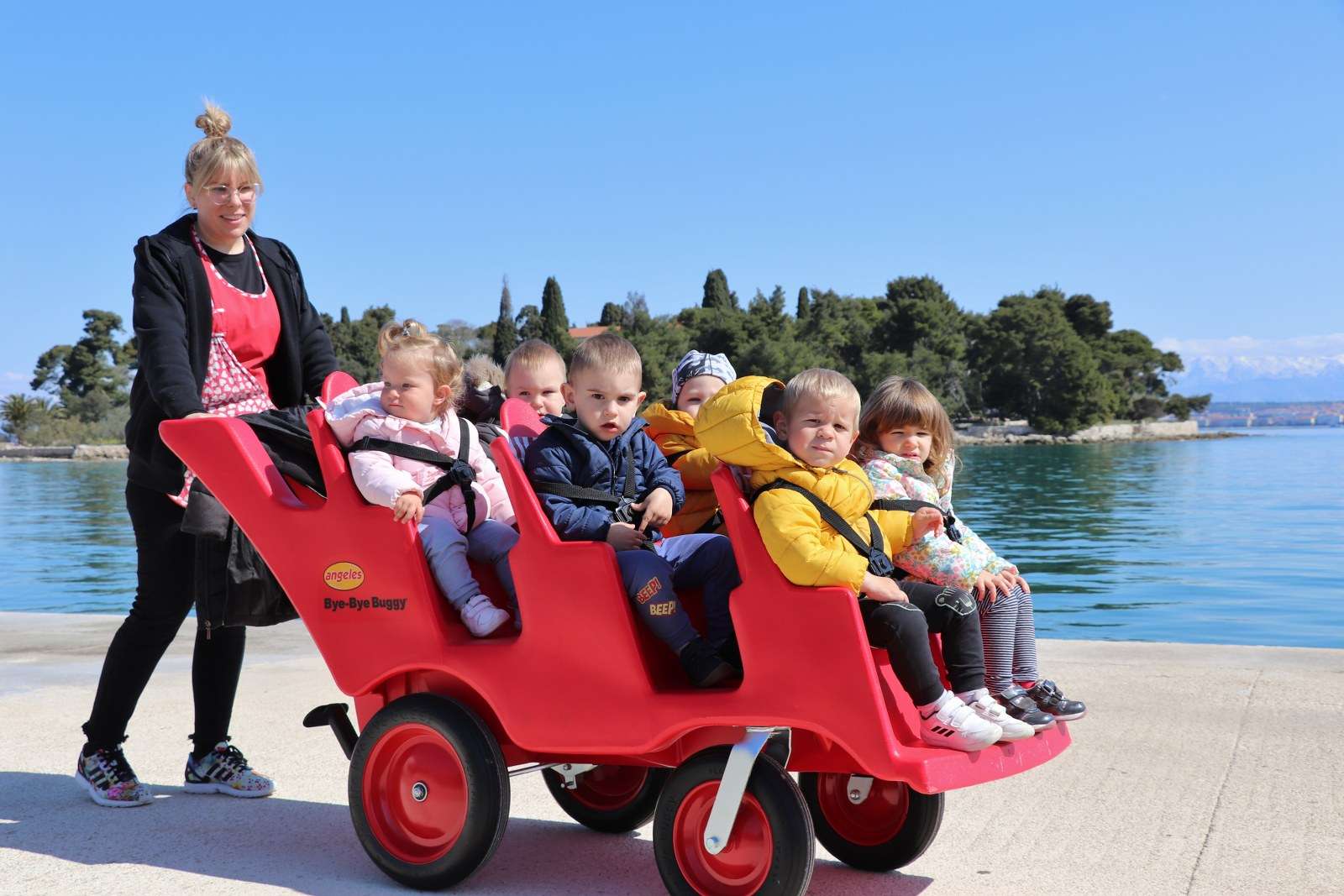 DV Lastavica kupio dječja kolica šesterosjed za djecu jasličke skupine